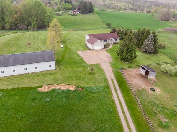 6520 Peckins Lane, Manchester, MI 48158