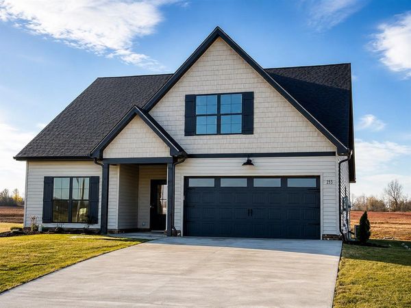 213 Nicklaus Avenue , Glasgow, KY 42141