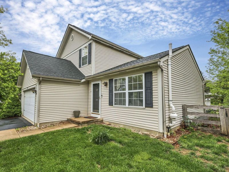 8967 Holquest Drive, Lewis Center, OH 43035 Photo 3