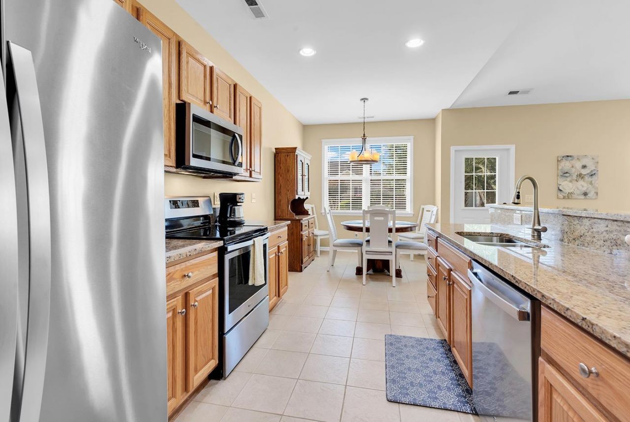 221 Cloverleaf Dr. Photo 11