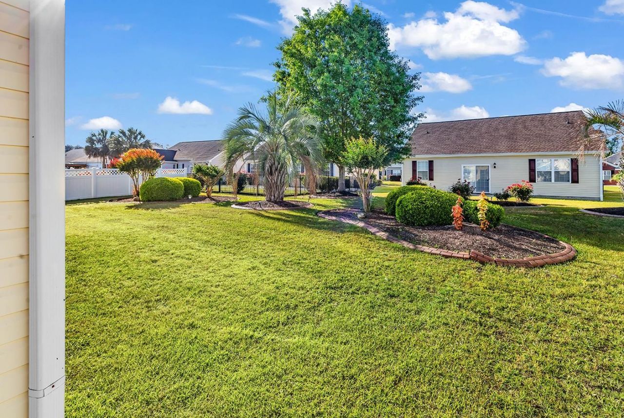 221 Cloverleaf Dr. Photo 32