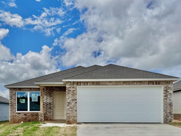 8048 Chesapeake Trail, Bauxite, AR 72011