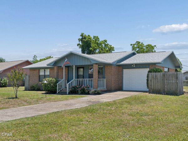 1848 Airport Circle , Panama City, FL 32405