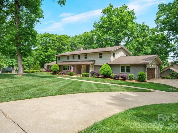 240 36th Avenue Circle NW, Hickory, NC 28601