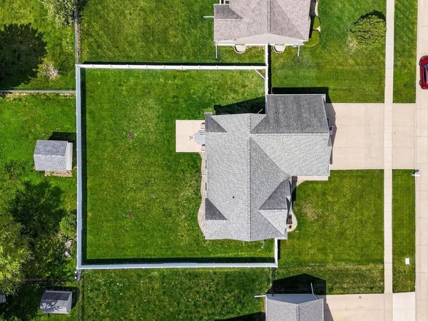 4854 Yellowstone Drive, Waterloo, IA 50701