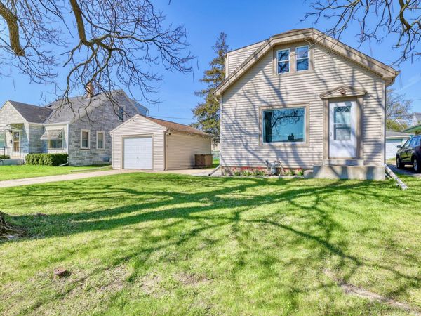 3533 S 44th St, Greenfield, WI 53220