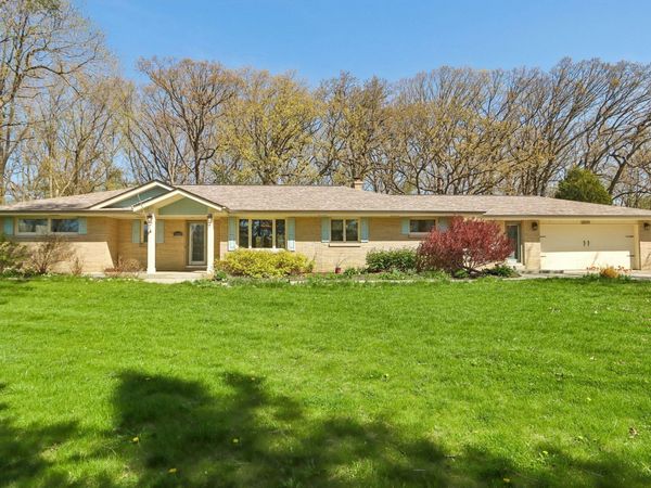 12024 W Woodcrest Cir, Franklin, WI 53132