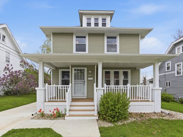 6818 Maple Ter, Wauwatosa, WI 53213