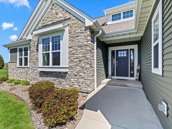 W158N6711 Tamarack Trl, Menomonee Falls, WI 53051