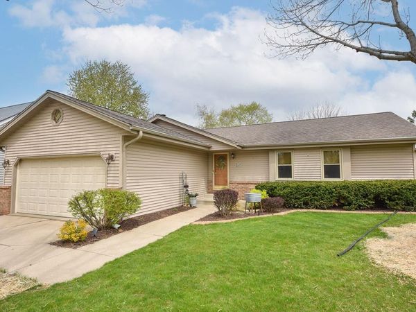 W154N7712 Pheasant Ln, Menomonee Falls, WI 53051
