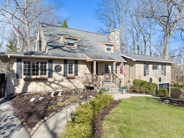 1010 Jenkins Dr, Fontana, WI 53125