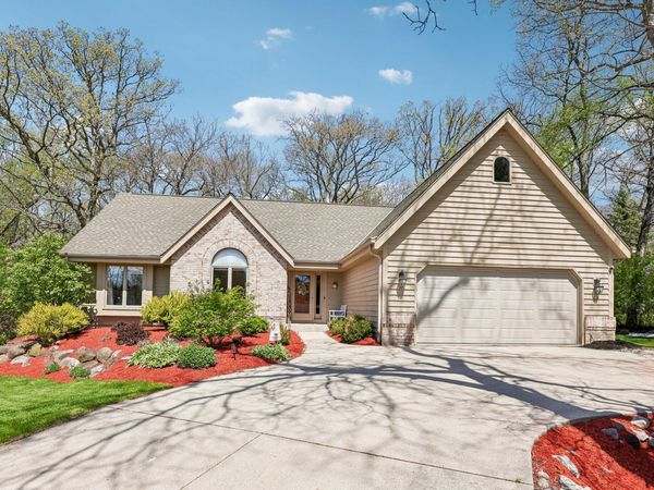 S45W25740 Red Oak Ct, Waukesha, WI 53189