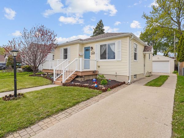 2704 Dwight St, Racine, WI 53403