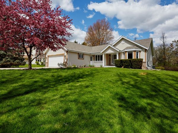 W265N6770 Yarotta Cir, Lisbon, WI 53089