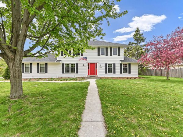 4395 S Delphine Dr, New Berlin, WI 53151