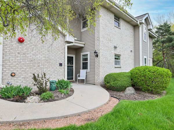 18430 Emerald Dr, Unit B, Brookfield, WI 53045
