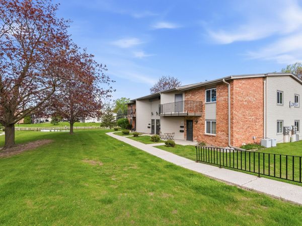 W168N11487 El Camino Dr, Germantown, WI 53022