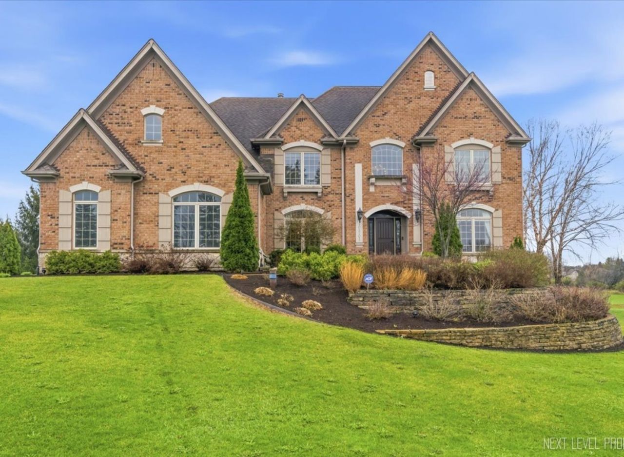 40w701 Willowbrook Court, Saint Charles, IL 60175 Main Photo