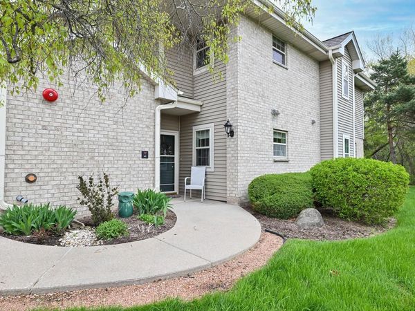 18430 Emerald DRIVE, Unit B, Brookfield, WI 53045