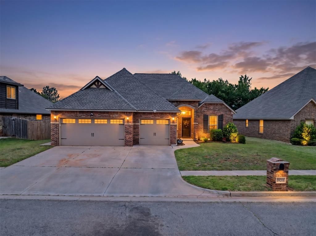 19201 Butterfly Boulevard, Edmond, OK 73012 Main Photo