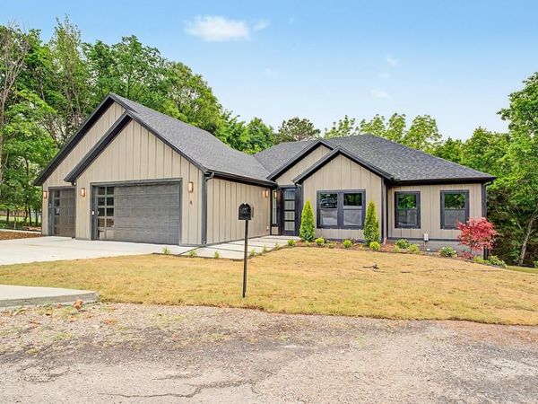 8 Borle Circle, Bella Vista, AR 72714