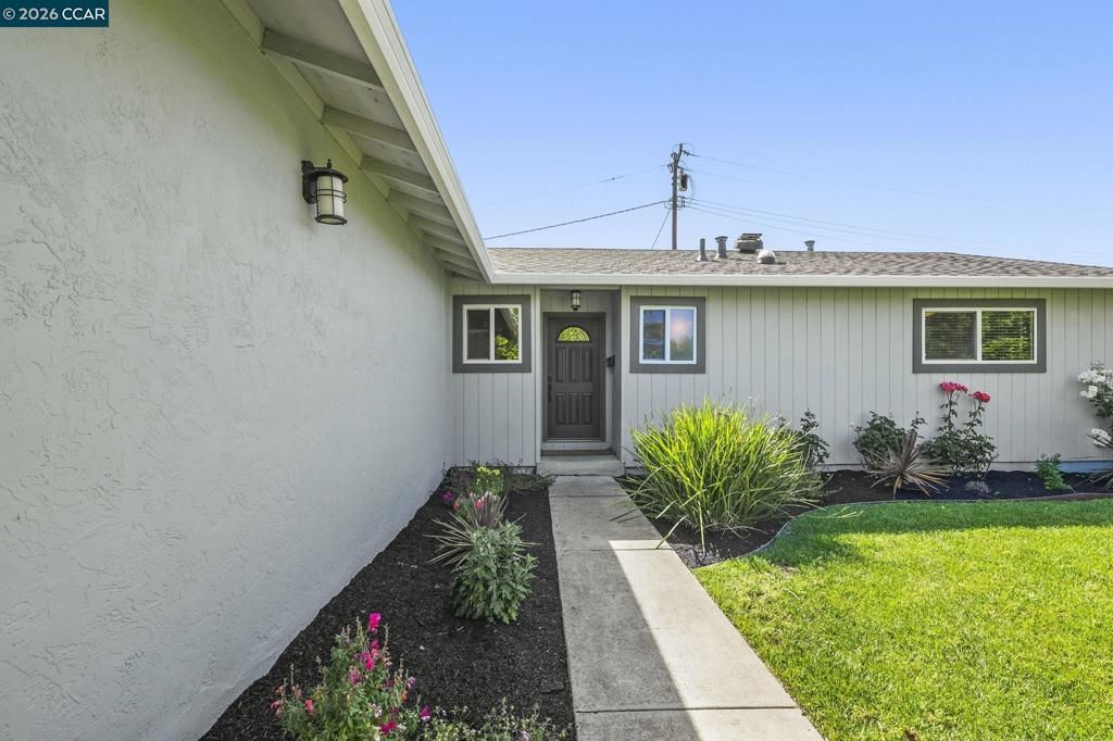 1808 Elkwood Dr, Concord, CA 94519 Main Photo
