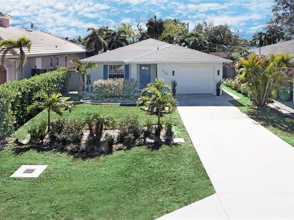 768 96th AVE N, NAPLES, FL 34108