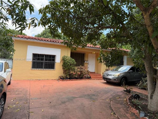 385 NE 129th St , North Miami, FL 33161
