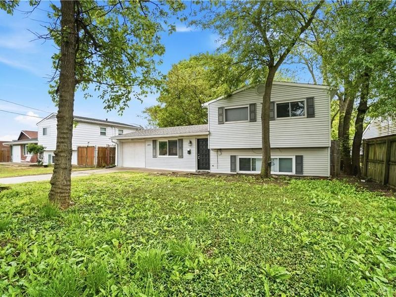 12150 Marwood Lane, Springdale, OH 45246 Photo 4