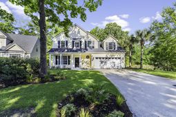 120 Evesham Drive photo 4