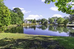 120 Evesham Drive photo 4