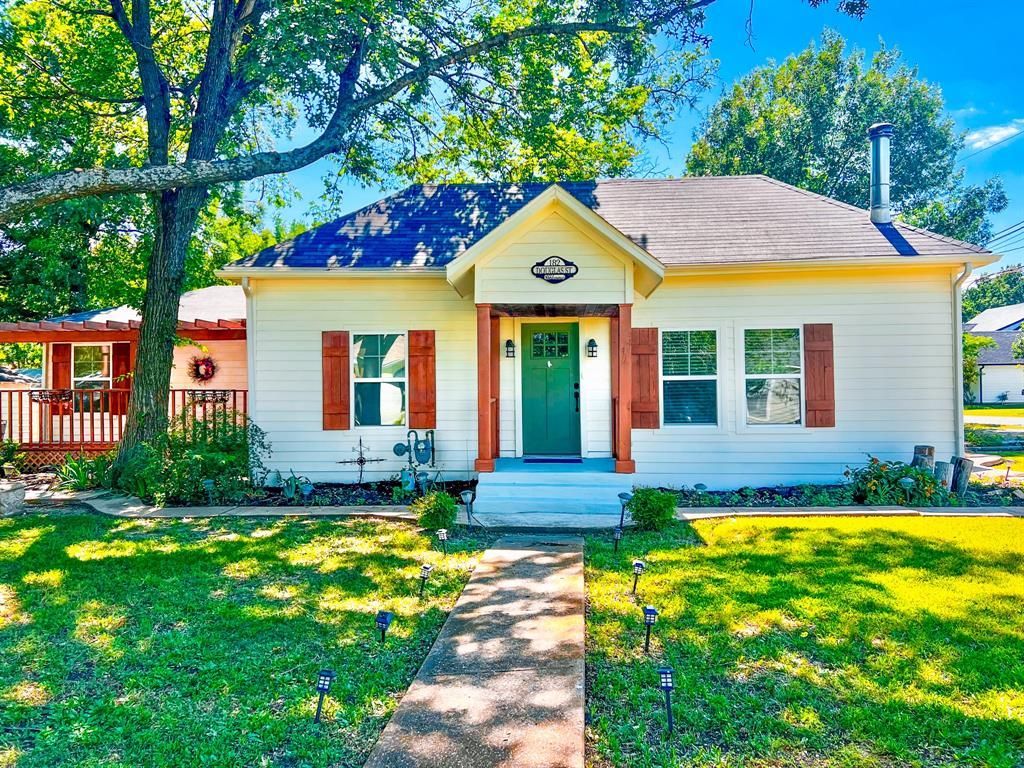 182 Douglas Street, Van Alstyne, TX 75495 Main Photo