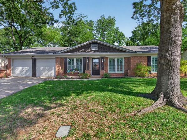 1917 Mesquite Trail, Hurst, TX 76054