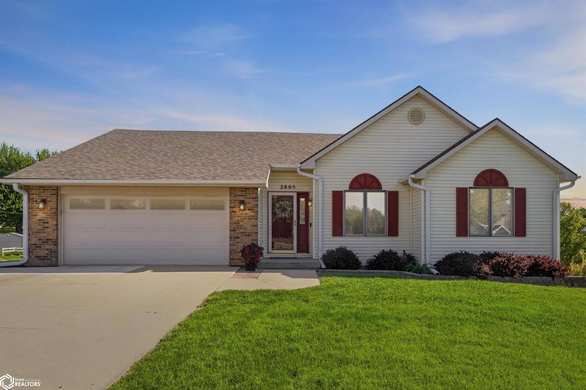 2805 Arnold Drive, Marshalltown, IA 50158 Main Photo