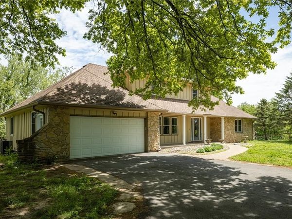 1712 S La Frenz Road, Liberty, MO 64068