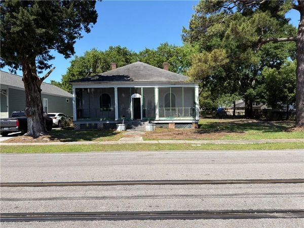 819 MADISON Street , Gretna, LA 70053