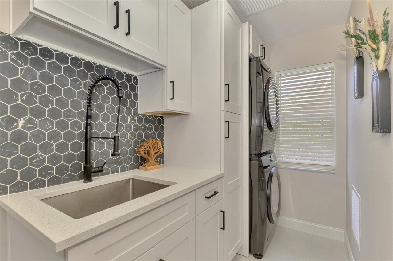 5261 Highbury Circle, Sarasota, FL 34238 Photo