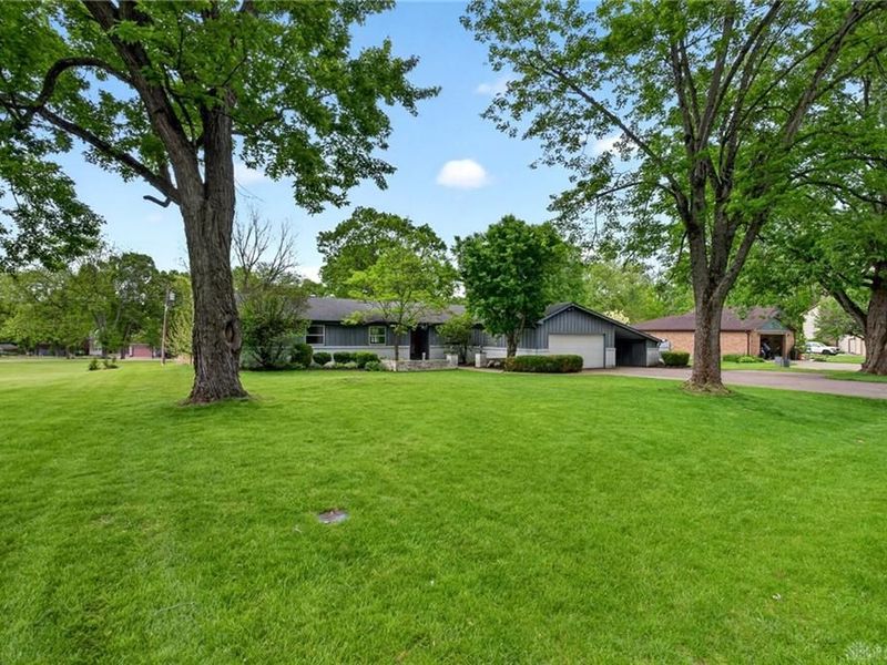 2324 Ivy Crest Drive, Bellbrook, OH 45305 Photo 1