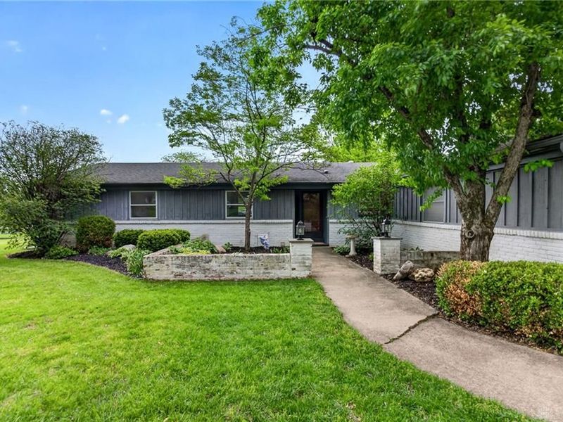 2324 Ivy Crest Drive, Bellbrook, OH 45305 Photo 2