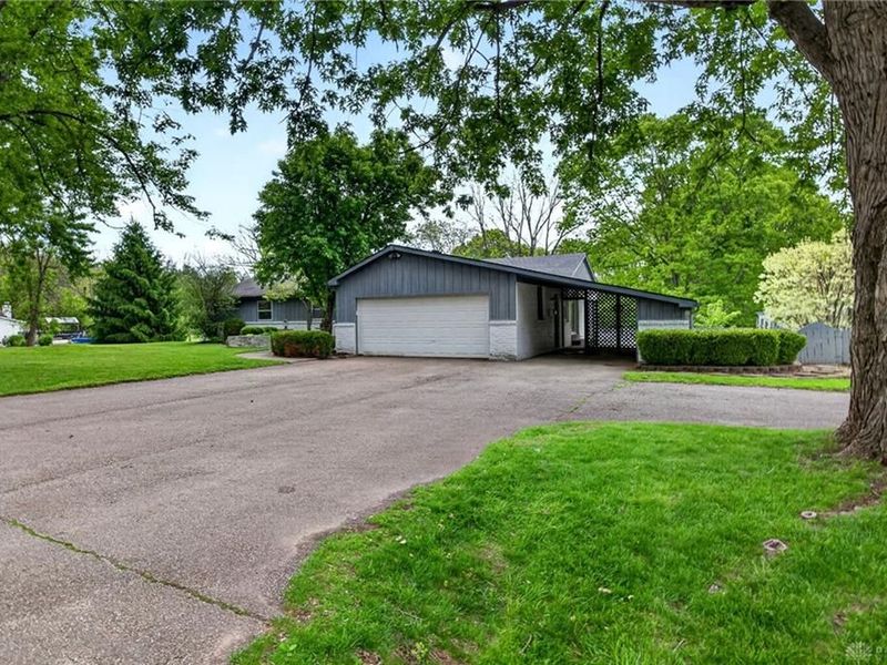 2324 Ivy Crest Drive, Bellbrook, OH 45305 Photo 3