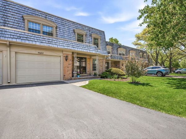 19W107 Avenue Normandy N , Oak Brook, IL 60523