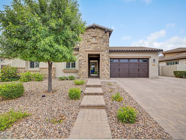 7637 S BARLOW Drive, Gilbert, AZ 85298