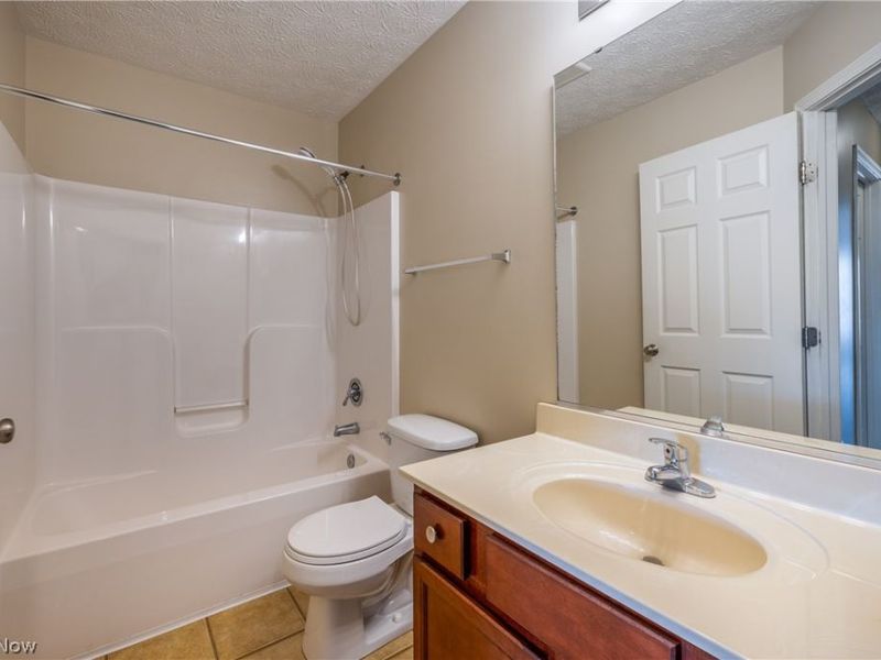 29089 Pembrooke Boulevard, Olmsted Township, OH 44138 Photo 16