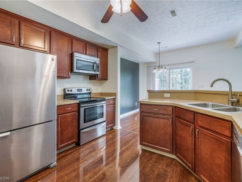 29089 Pembrooke Boulevard, Olmsted Township, OH 44138 Photo 8