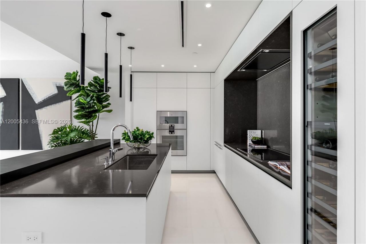 300 Biscayne Blvd Way, Unit 2802, Miami, FL 33131 Photo