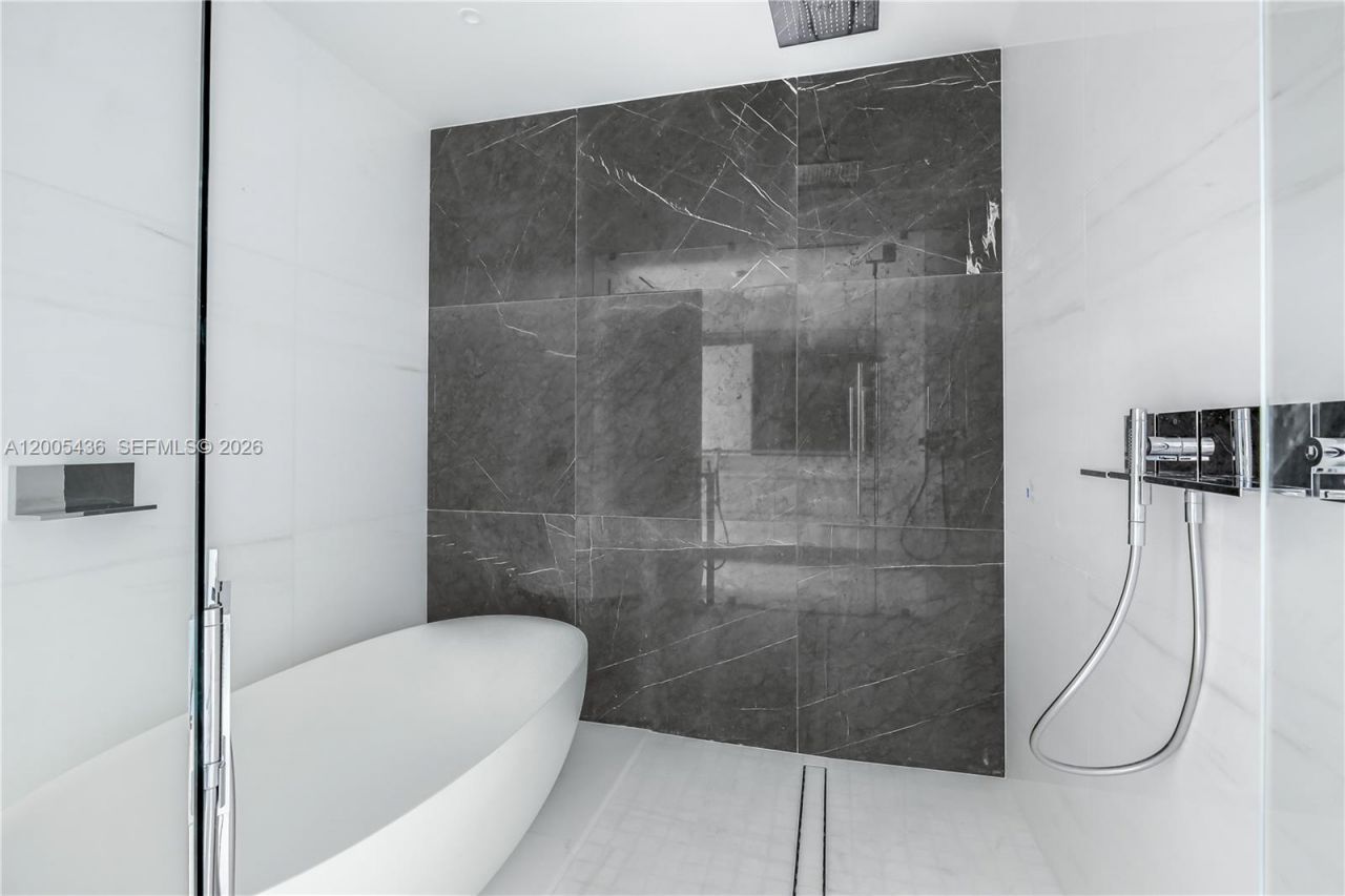 300 Biscayne Blvd Way, Unit 2802, Miami, FL 33131 Photo