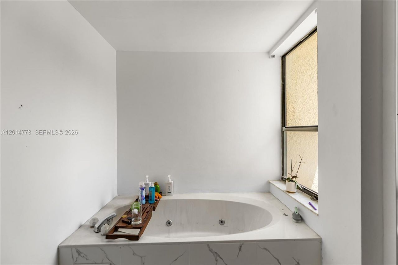 5850 Camino Del Sol , Unit 404, Boca Raton, FL 33433 Photo