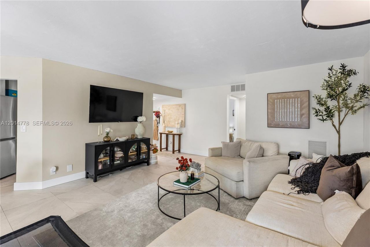 5850 Camino Del Sol , Unit 404, Boca Raton, FL 33433 Photo