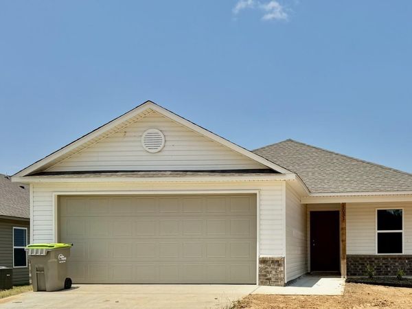 8032 Chesapeake Trail, Bauxite, AR 72011