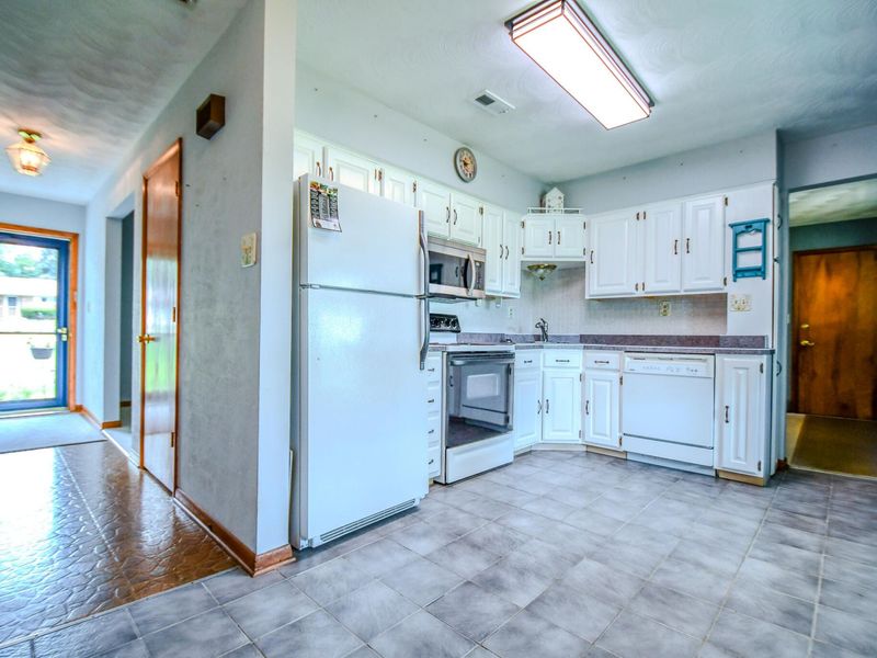 10833 Kendig Road, New Carlisle, OH 45344 Photo 17